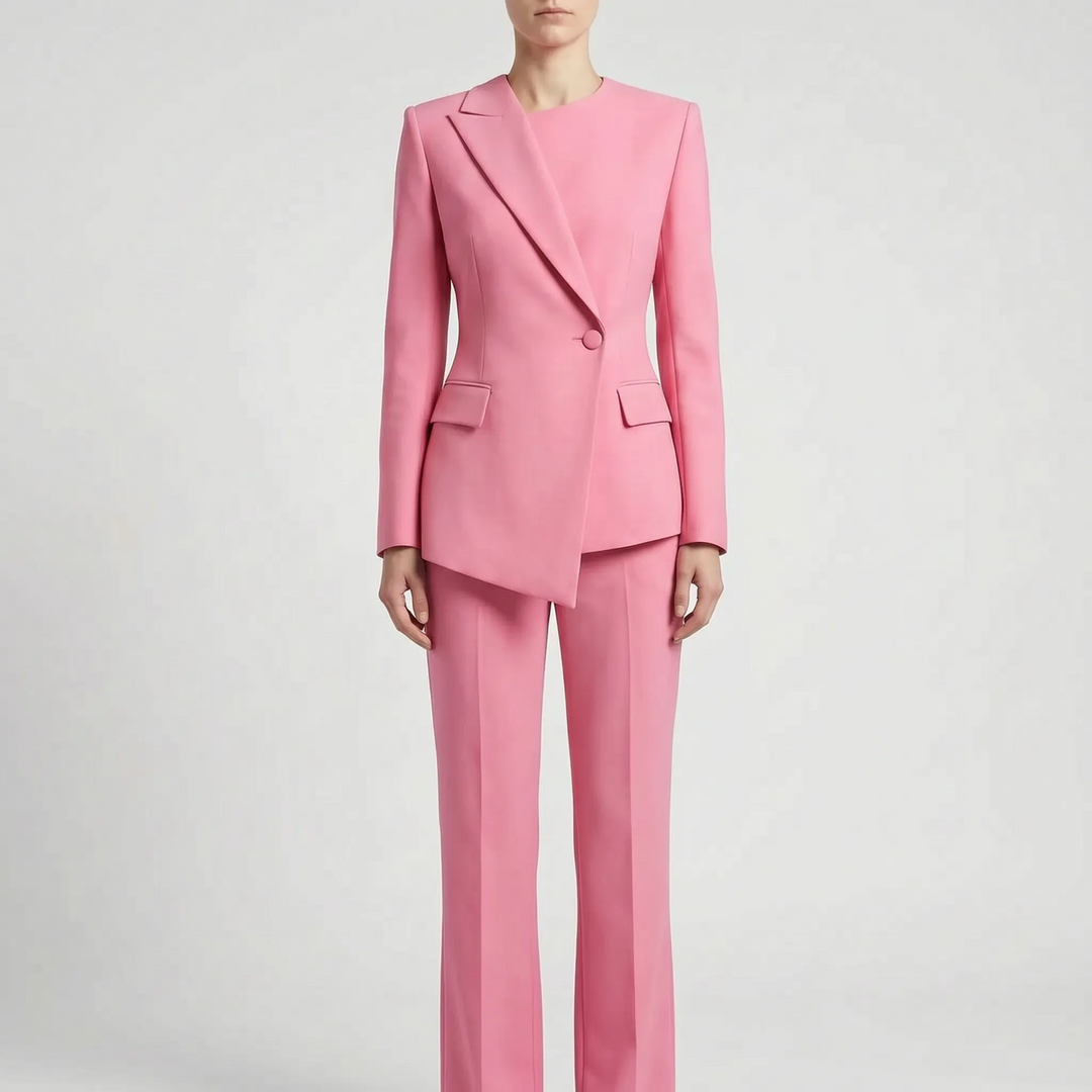 Modischer zweiteiliger Hosenanzug Suzanne für Damen. Ideal als stilvolles Bürooutfit und formelle Anlässe.