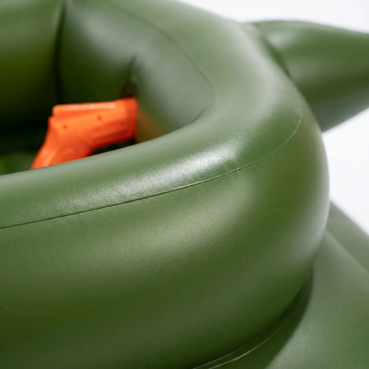 Großer aufblasbarer Panzer, grünes Design. Cooles Wasserspielgerät für spannende Wassergefechte & Pool-Action.