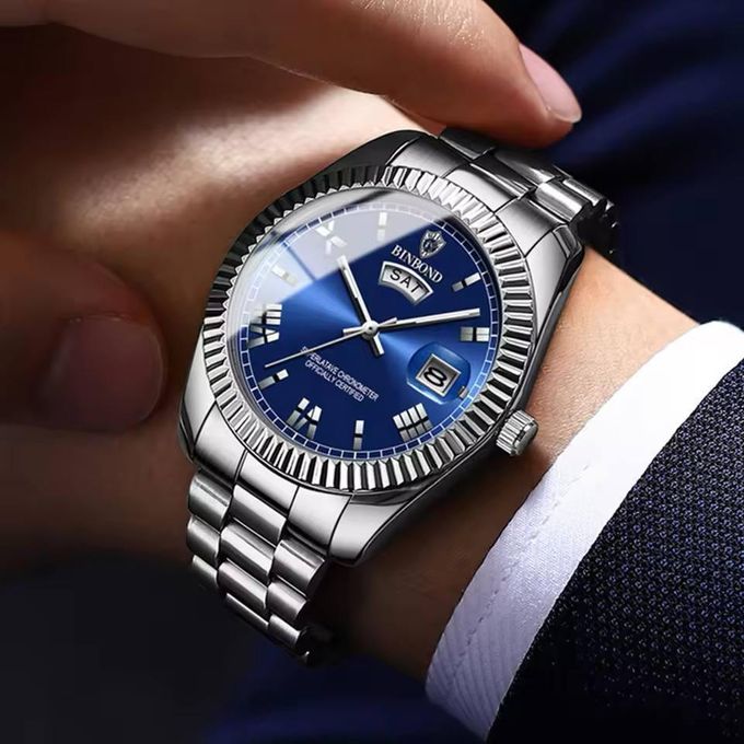Elegante Herren-Automatikuhr aus Edelstahl mit klassischem Design. Luxuriöse Präzision für den modernen Mann.