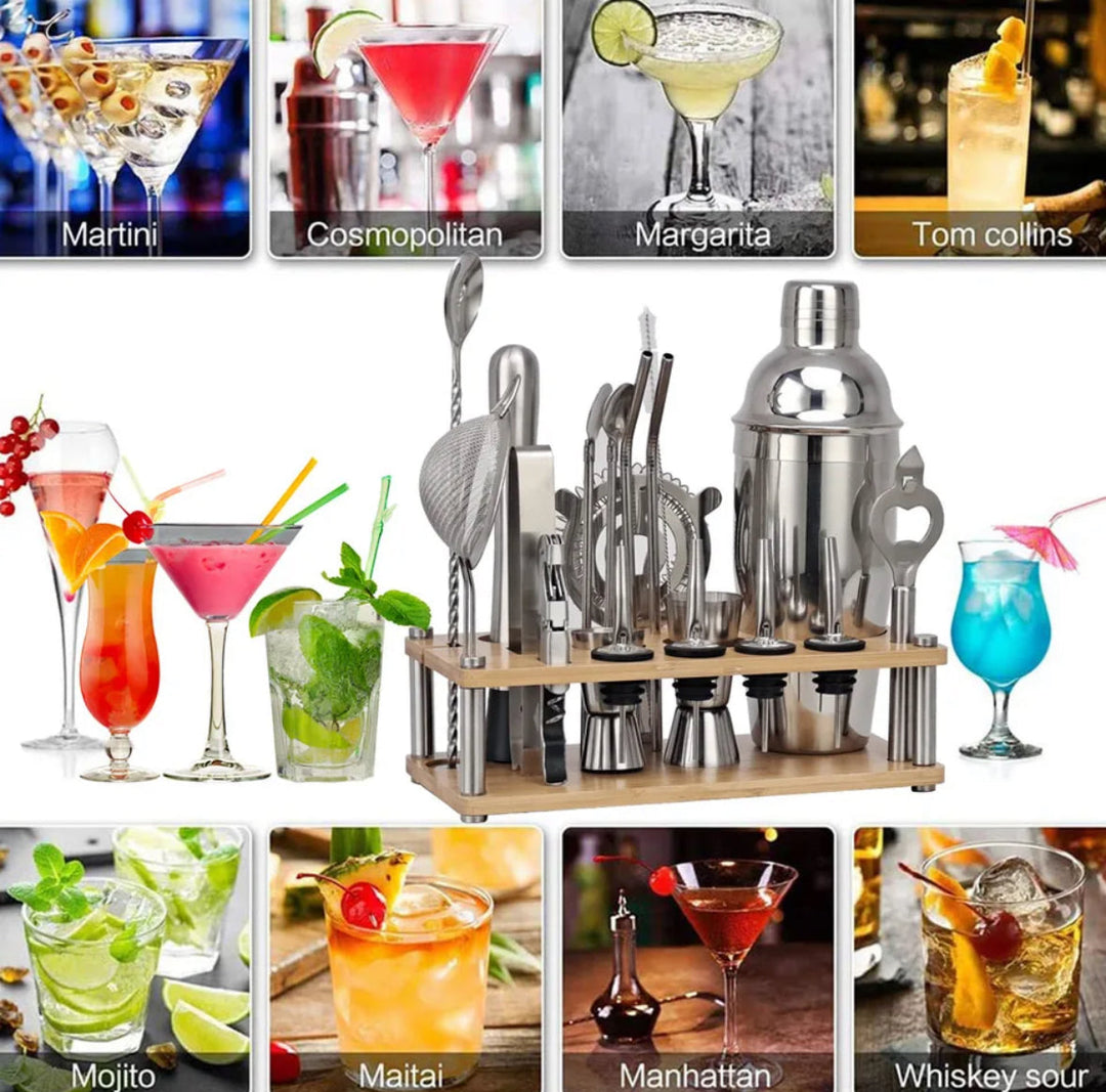 Diverse Barwerkzeuge: Jigger, Barlöffel & Boston Shaker aus dem 23-teiligen Profi Bartender-Set ShakerPro.