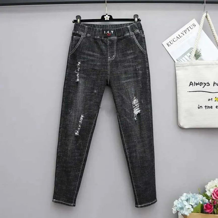 Hellblaue Damen Baggy Jeans in Übergröße, hochtailliert. Lässige Komfort Jeans für den Alltag.
