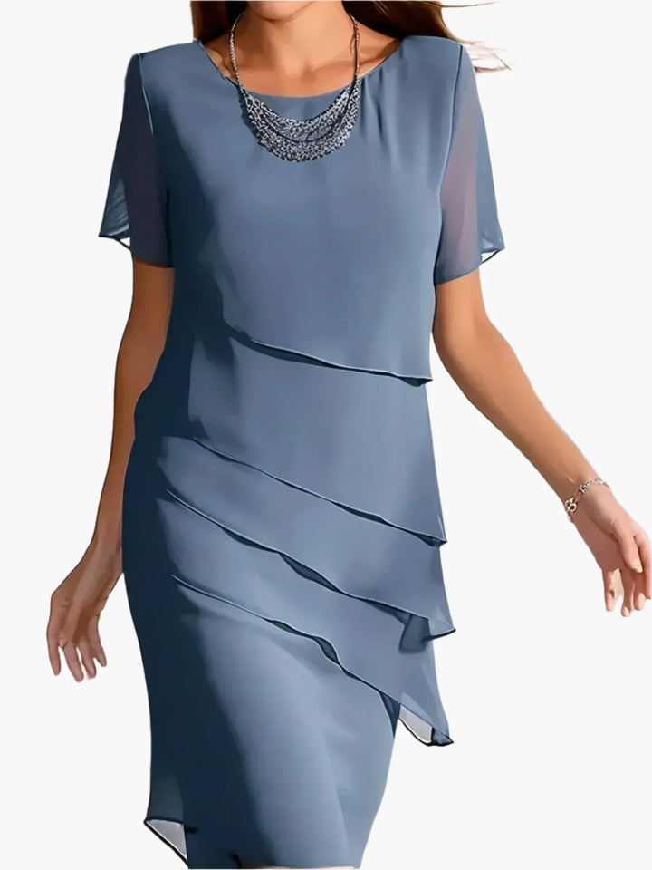 Elegantes Damen Abendkleid in Fließender A-Linie, mit stilvollem Stufen-Design für besondere Anlässe.
