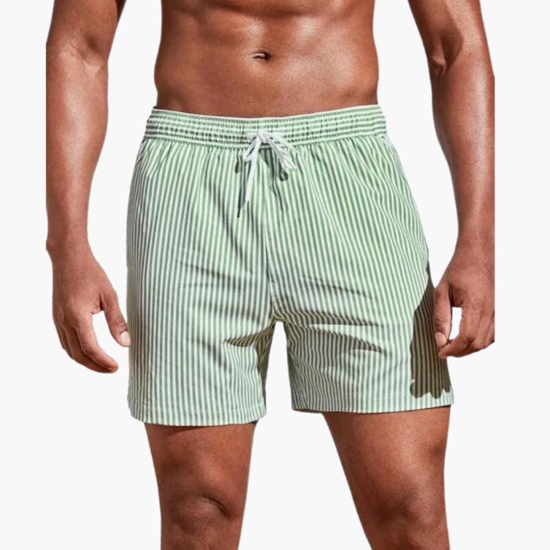 Bequeme Herren Badebekleidung, elastische Badeshorts für Wassersport und Freizeitaktivitäten am Meer.