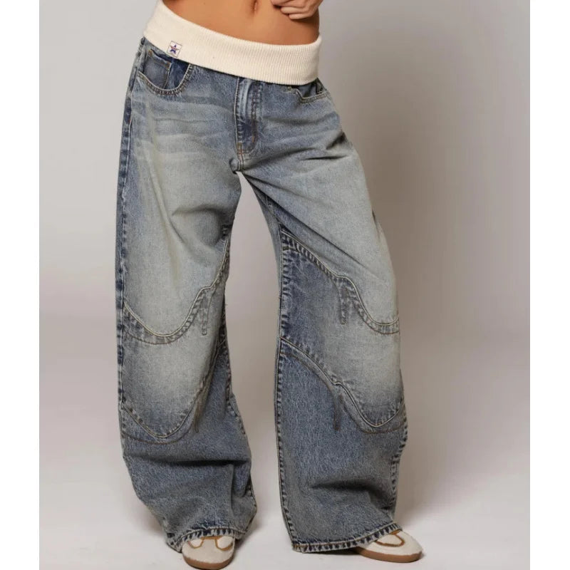 Bequeme hellblaue Baggy Jeans für Damen, ideal für Streetwear. Moderne Wide Leg Passform mit Nahtdesign.