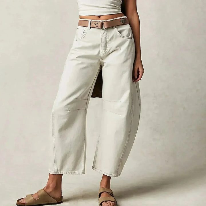 Moderne Weite Hose für Damen, Baggy Jeans mit hoher Taille, trendiger Loose Fit.