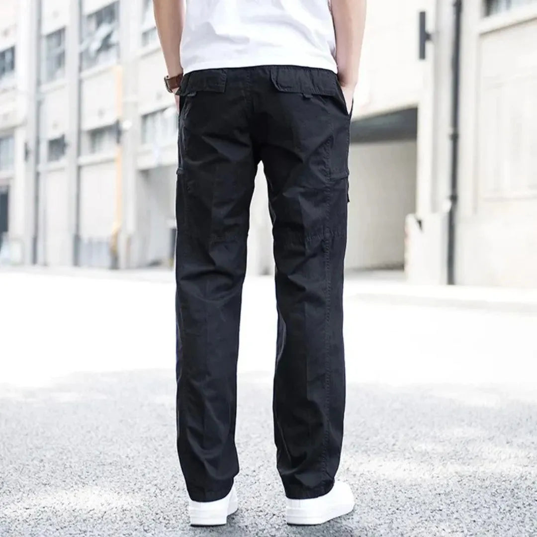 Moderne Herren Stretch-Cargohose, perfekt als Outdoorhose und für leichte Abenteuer geeignet.