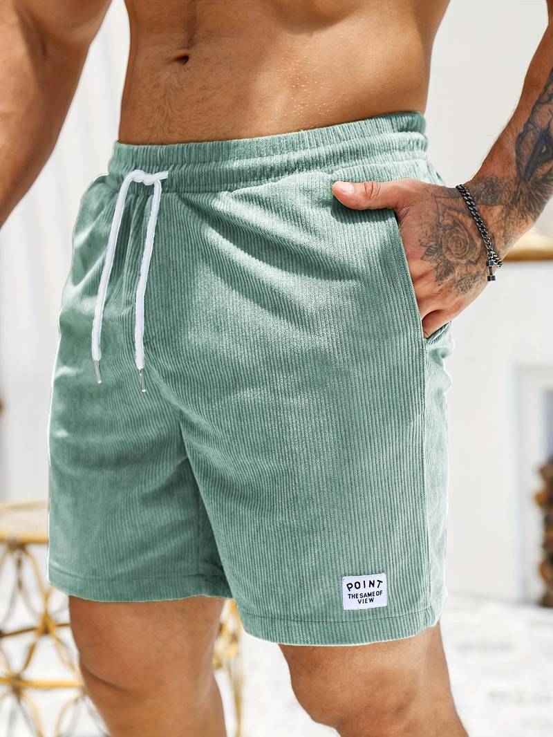 Komfortable Herren Strandshorts in Rot, ideal als Freizeit- oder Badeshorts für den Sommer.