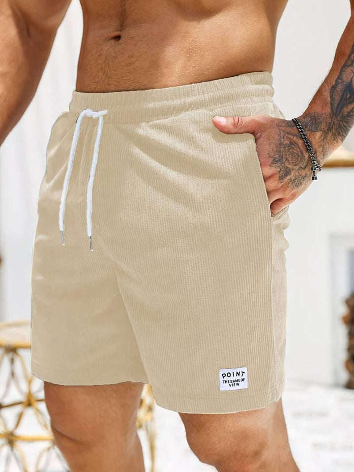 Stylische Männer Sportshorts in Grün, geeignet als Badeshorts oder bequeme Kurze Hose für den Urlaub.