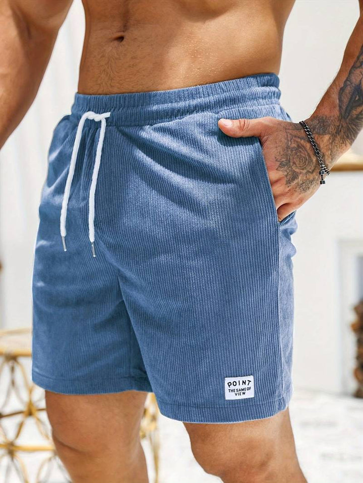 Grüne, schnelltrocknende Strandshorts für Männer, ideal zum Schwimmen und für Sportaktivitäten.