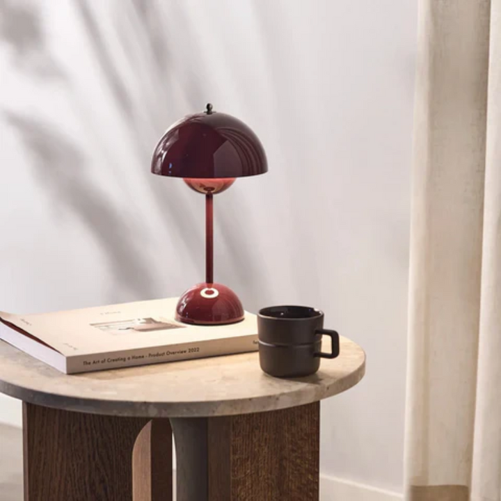 Stilvolle LED Tischlampe MoodSphere, berührungsempfindlich. Elegantes Stimmungslicht für dekorative Akzente.