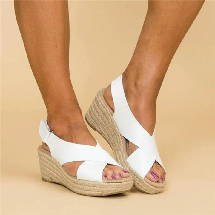 Bequeme Damen-Sandalen Serena für schmerzfreie Schritte. Flache Gesundheitsschuhe mit gepolsterter Sohle.