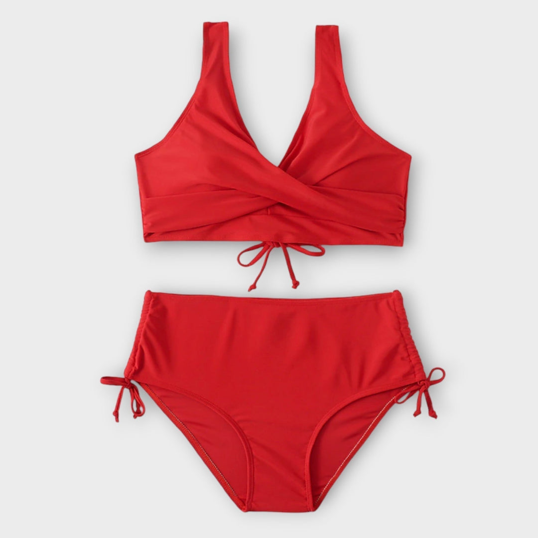 Schmeichelhafter Damen Zweiteiler Bikini, figurbetonend und elegant. Perfektes Strandoutfit für den Urlaub.