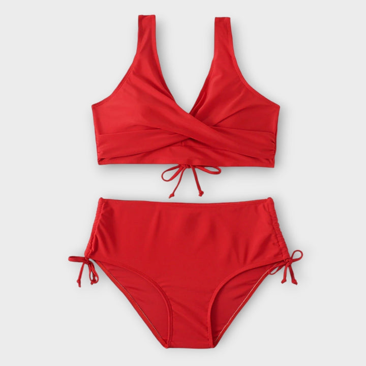Schmeichelhafter Damen Zweiteiler Bikini, figurbetonend und elegant. Perfektes Strandoutfit für den Urlaub.