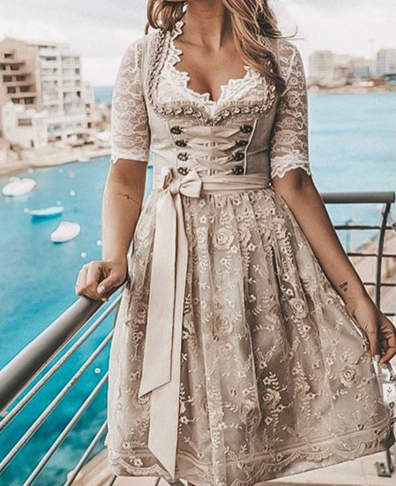 Elegantes Damen Dirndl-Set Aline für Oktoberfest. Traditionelles Komplettset mit Bluse & Schürze für festliche Anlässe.