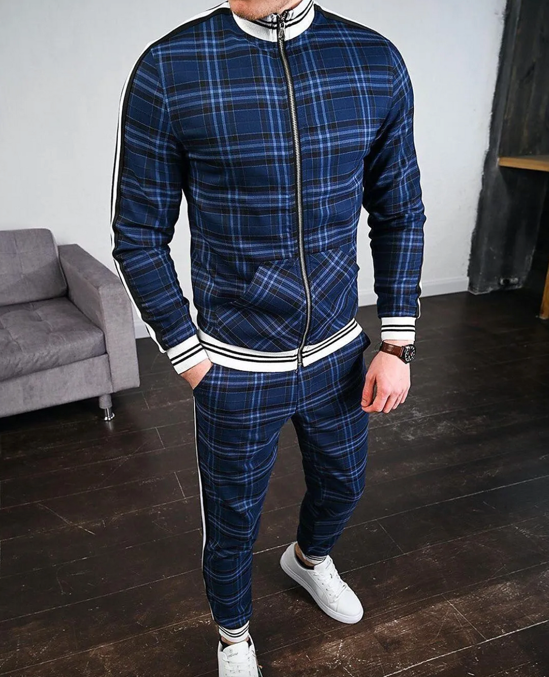 Stilvolles Herren Trainingsset mit modischem Karomuster, ideal für Sport und entspannte Freizeit-Looks.