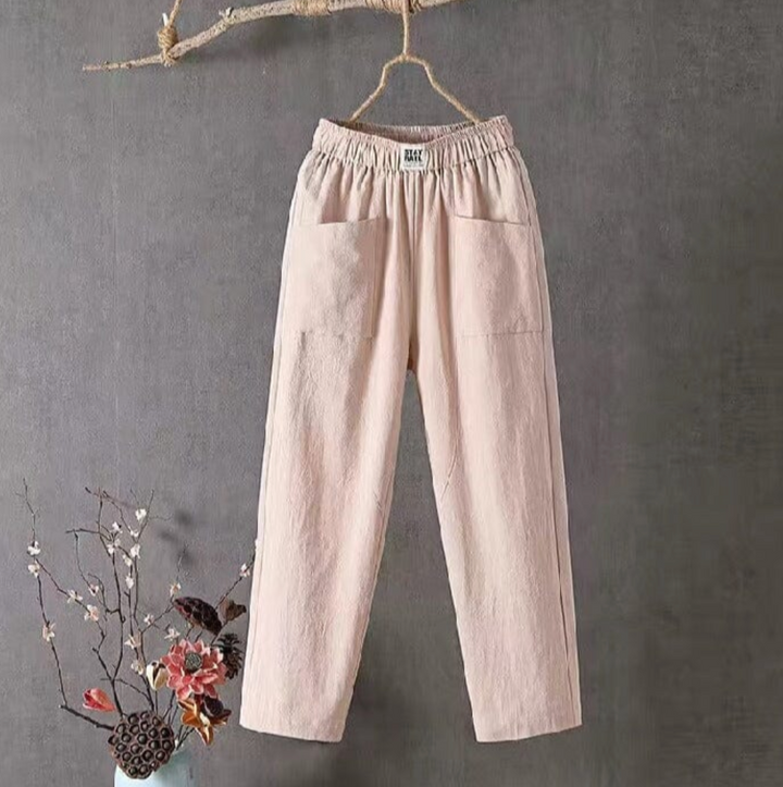 Produktansicht einer lockeren grünen Damen Sommerhose Livia aus Leinen mit Gummibund.