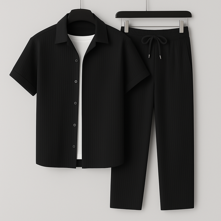 Lässiges Herren Sommer-Set mit luftigem Hemd und Kordelzug-Hose. Perfekt für Komfort & Stil im Urlaub.