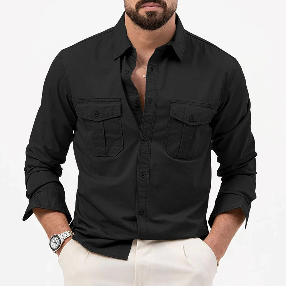 Elegantes, tailliertes Herren Langarmhemd Slim Fit mit zwei Brusttaschen. Stilvolle Männer Mode.
