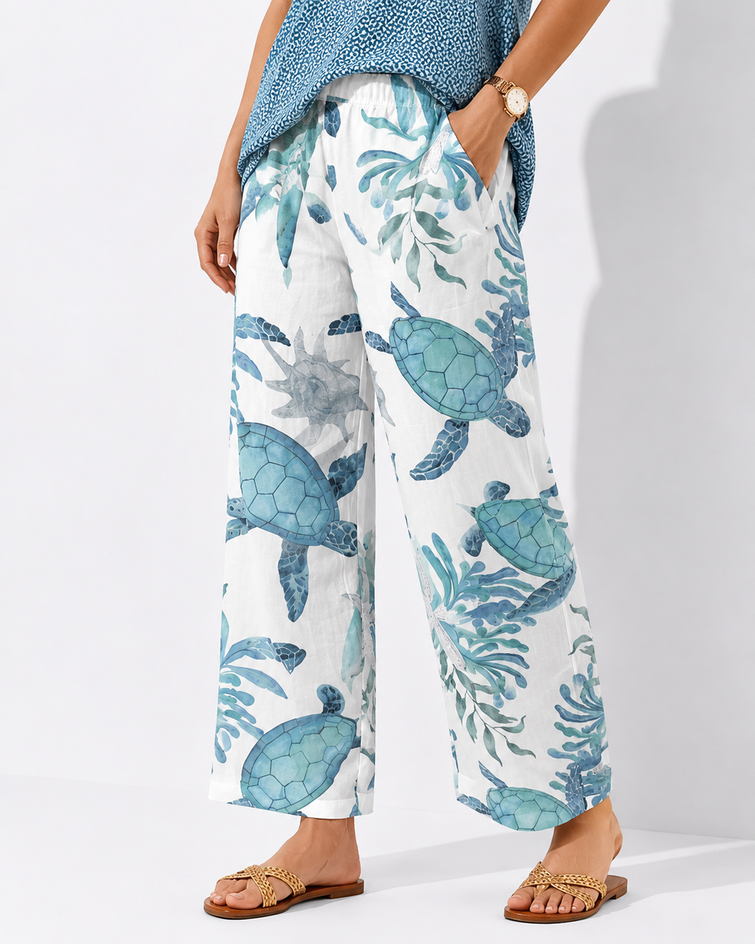 Vielseitige blaue Damenhose im Cargo-Stil mit Seitentaschen, perfekt als bequeme Freizeithose für Damen.