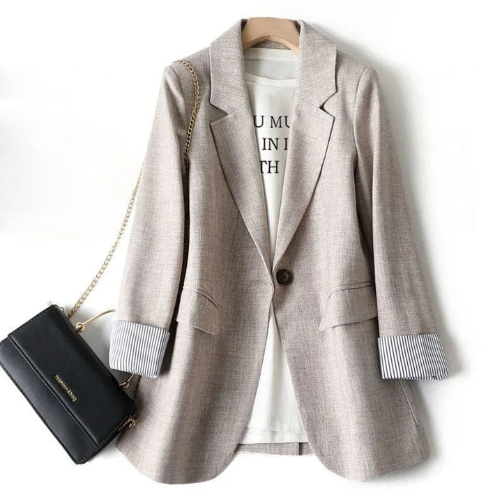 Stilvoller grauer Damen Business Blazer. Moderner Schnitt, Reverskragen & eine Knopfleiste für einen schicken Look.