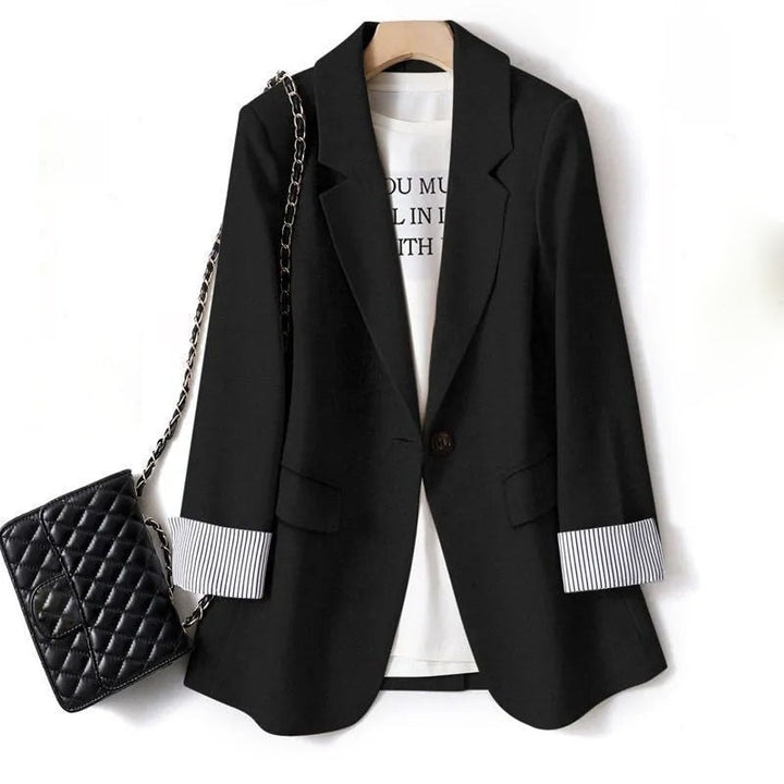 Modischer Damen Business Blazer im Smart Casual Look. Ideal für Büro & elegante Alltags-Outfits.