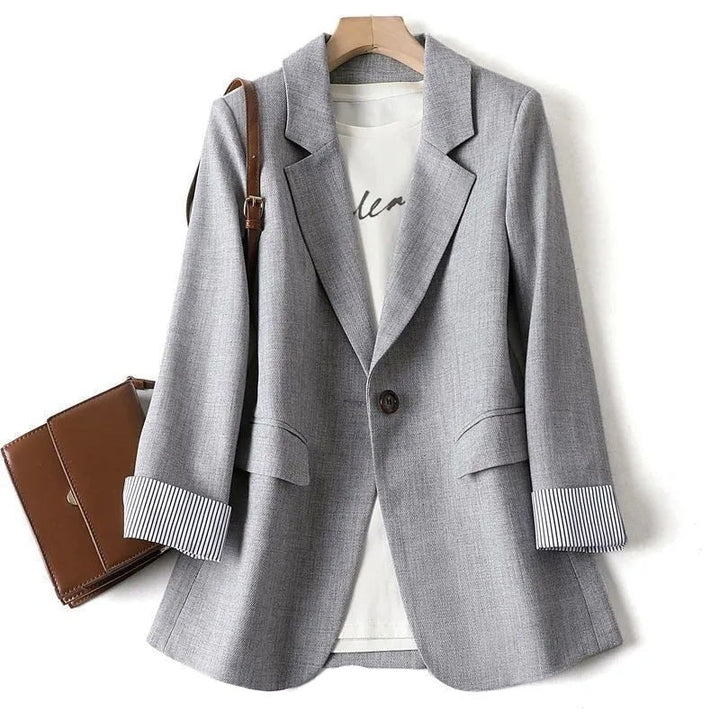 Eleganter Damen Blazer mit Reverskragen & Ein-Knopf-Verschluss. Perfekt für Business & stilvolle Freizeit-Outfits.