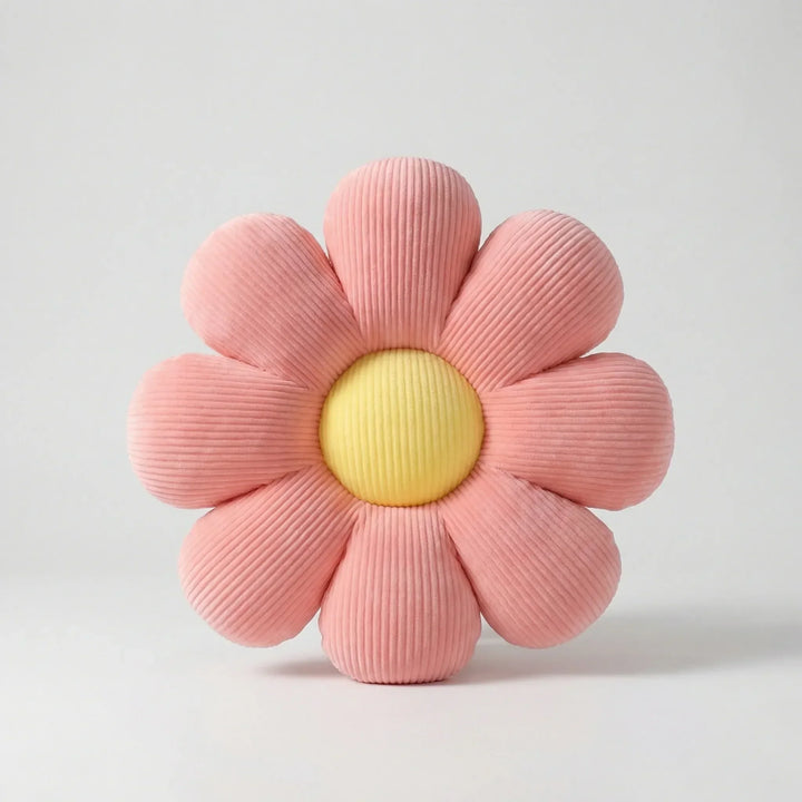 Komfortables Zierkissen in Pastelltönen, blumenförmig, setzt gemütliche Akzente auf jedem Sofa oder Sessel.