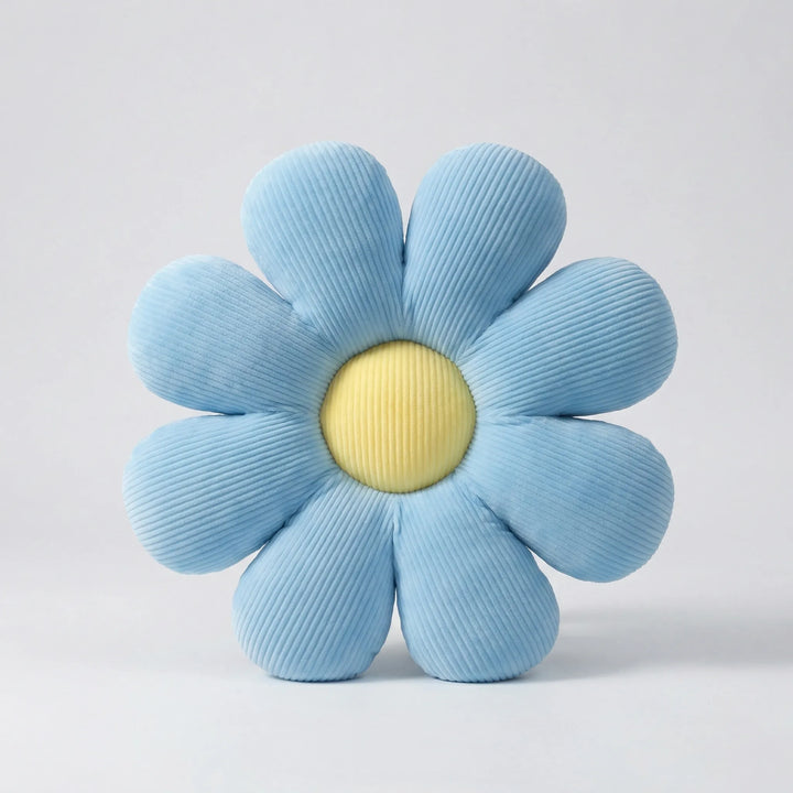 Spielerisches Blumenkissen in Pastell für das Kinderzimmer, auch als weiches Sitzkissen oder Dekoration geeignet.