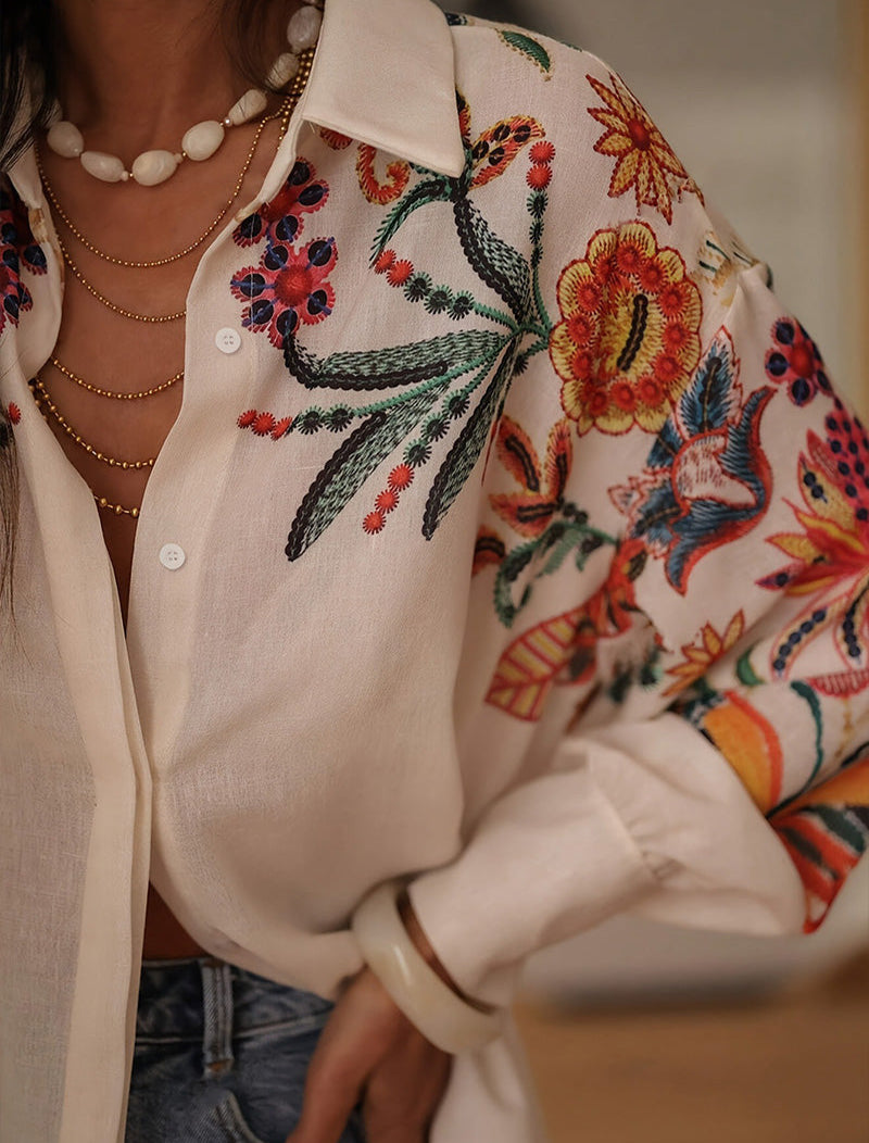 Modische Damen Langarmbluse mit detaillierter Blumenstickerei und V-Ausschnitt, perfekt für einen schicken Freizeit-Look.