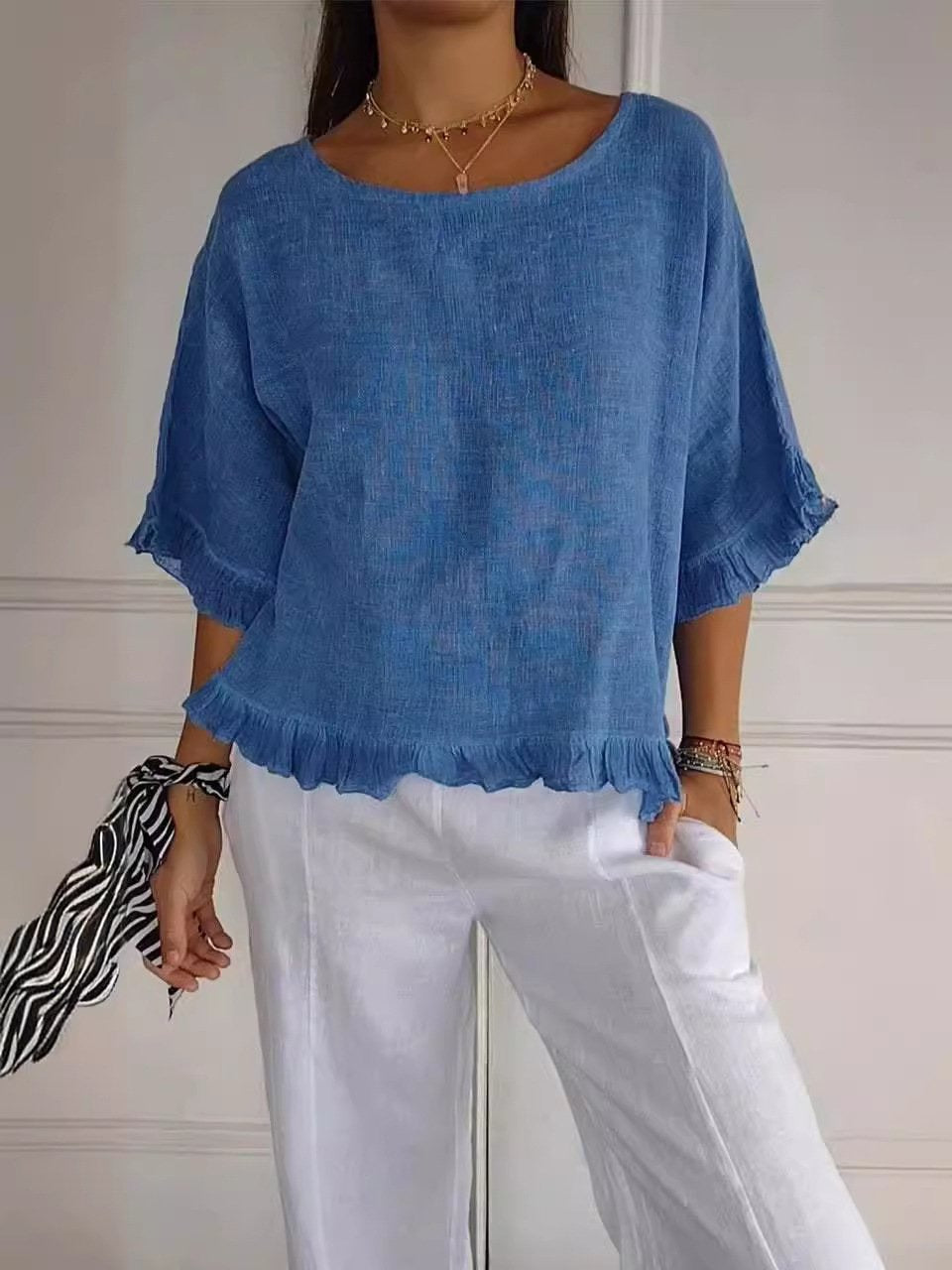 Elegante Damen Bluse mit Rüschen und Rundhals, 3/4-Arm. Perfekt für Büro, Freizeit und feminine Frühlingslooks.