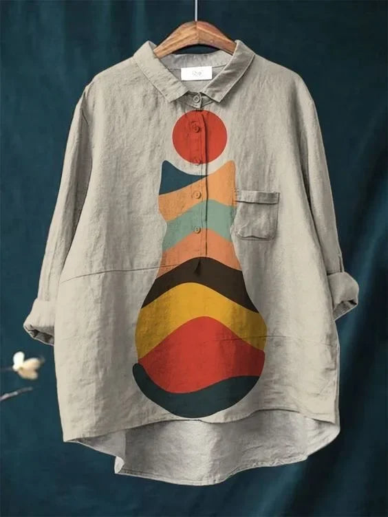 Trendige Oversize Damenbluse mit verspieltem Katzenmotiv; modisches Oberteil mit lockerem Schnitt.