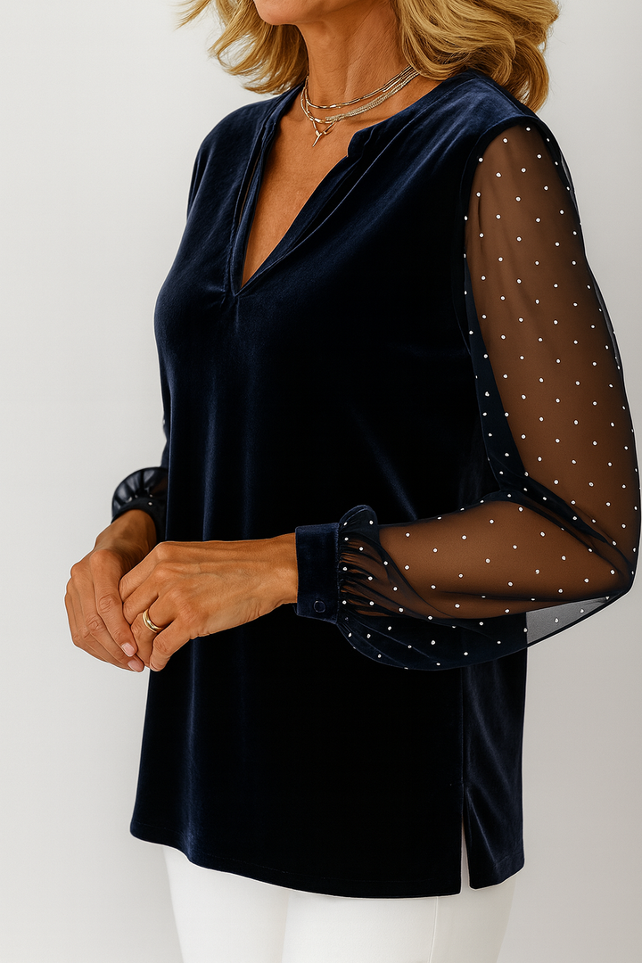 Stilvolle Damenbluse mit eleganten Punktärmeln & modernem Ausschnitt. Vielseitig für Büro und Freizeit.