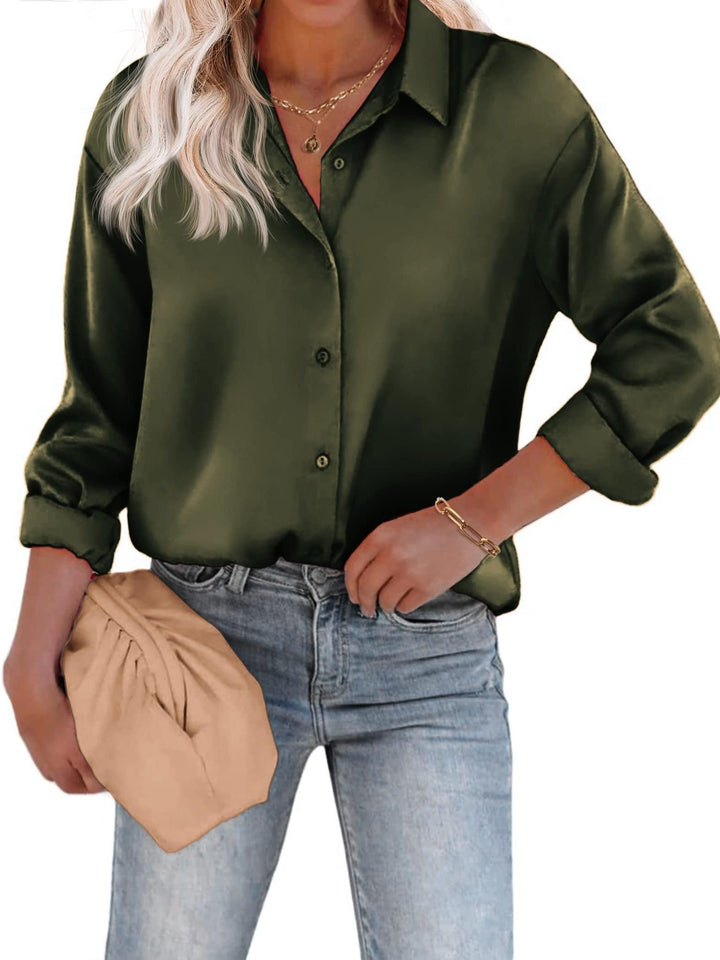 Detailansicht: Elegante Damen Glanz Bluse mit Knopfleiste & Reverskragen. Ganzjahres Bluse für modische Looks.