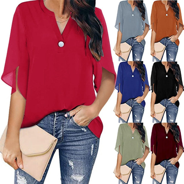 Damen Kurzarm Bluse, V-Ausschnitt. Eleganter fließender Stoff, mit stilvollen Schlitzärmeln.
