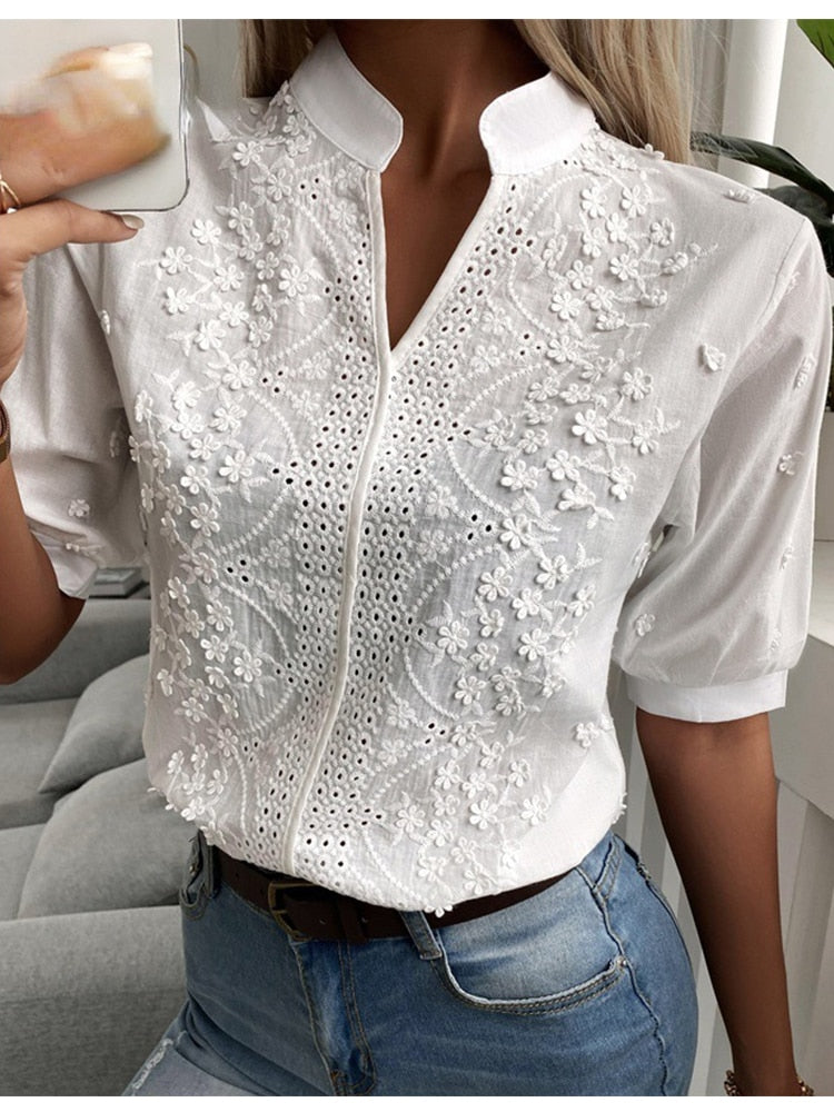 Vielseitige Hemdbluse für Damen, perfekt für Business-Meetings oder stilvolle Freizeit-Outfits.
