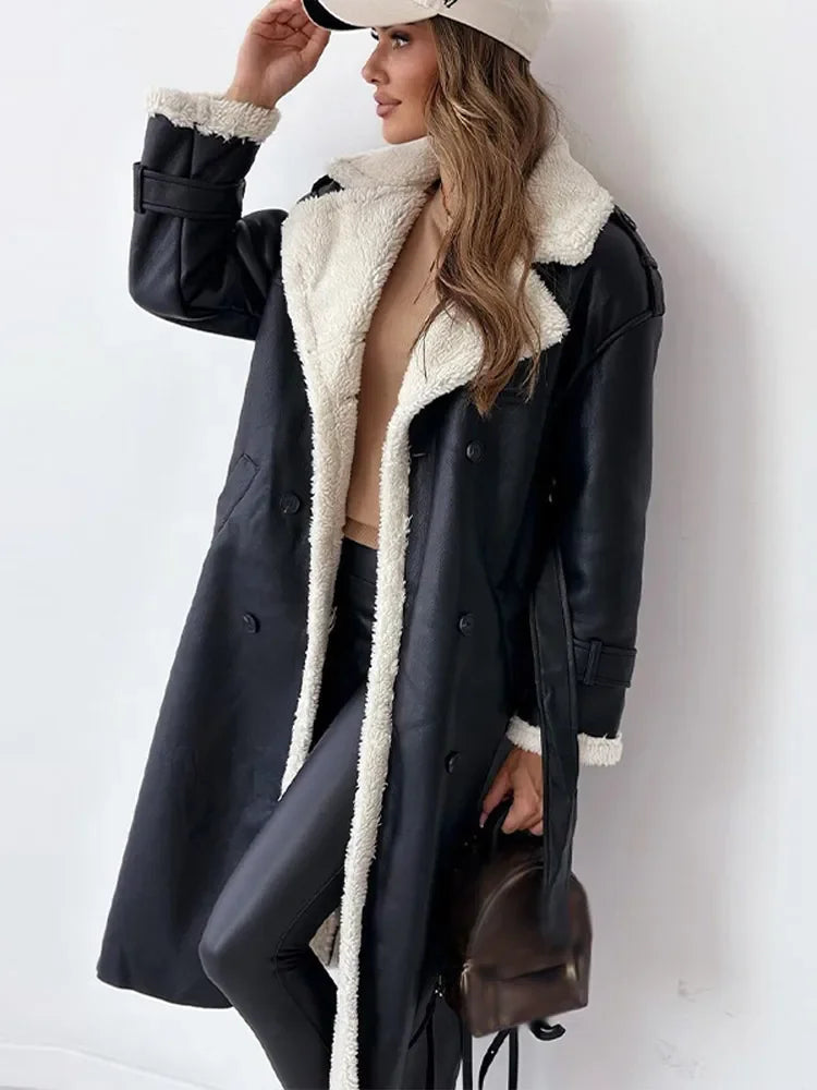 Warmer, langer Damen Wintermantel in Grau, ideal als Winterjacke für optimalen Kälteschutz; vielseitige Outdoor-Bekleidung.