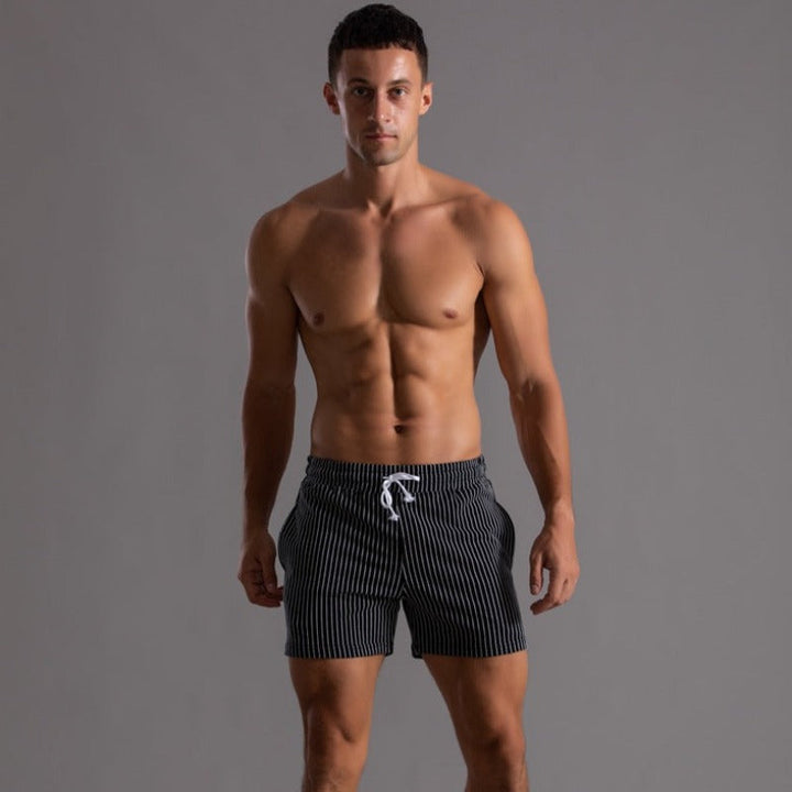 Trendige Herren Strandshorts Niko, schnelltrocknend und stylisch, ideal für Freizeit & Pool.