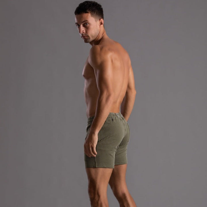 Bequeme Herren Sportbekleidung: Schnelltrocknende Badeshorts Niko für Strand und Freizeit.