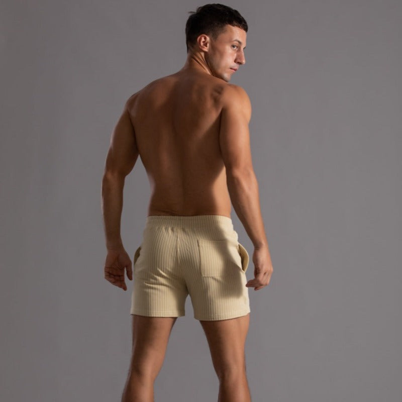 Frontansicht: Herren Badeshorts Niko, modern und bequem, perfekt für Pool und Freizeit.