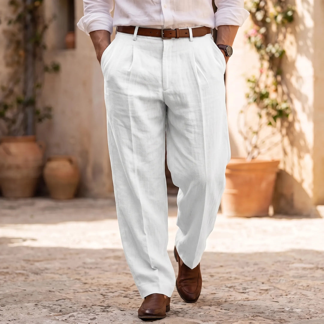 Herren Bundfaltenhose, lockere Passform, klassisch elegant. Perfekt für stilvollen Komfort im Sommer.