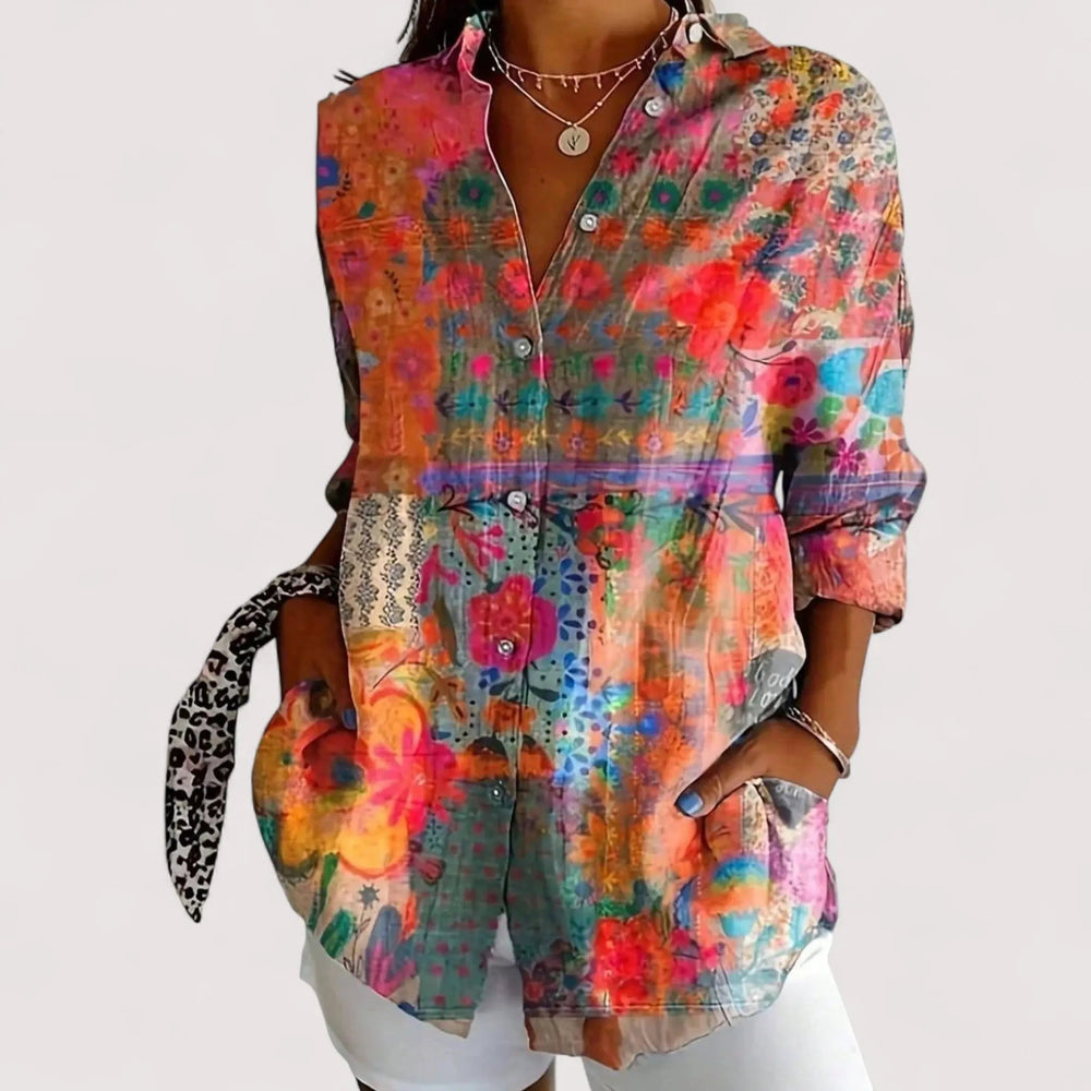 Bunte Damenbluse mit floralem Muster, ideal für Frühling & Sommer. Lässiges Oberteil mit Stehkragen.