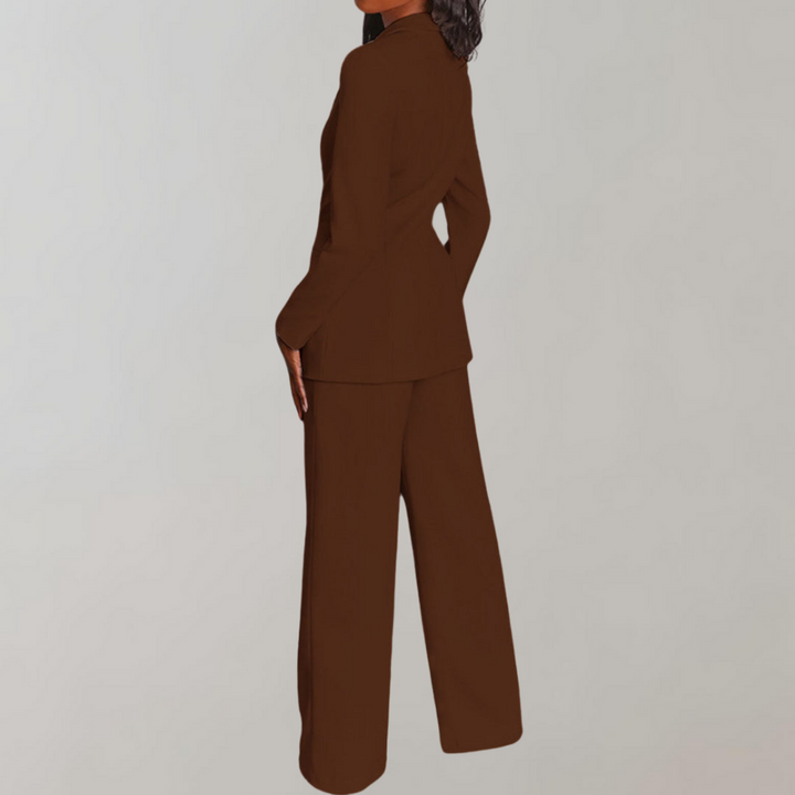Vielseitiger Damen-Anzug-Zweiteiler: Blazer und Hose, perfekt kombinierbar für alle Jahreszeiten.