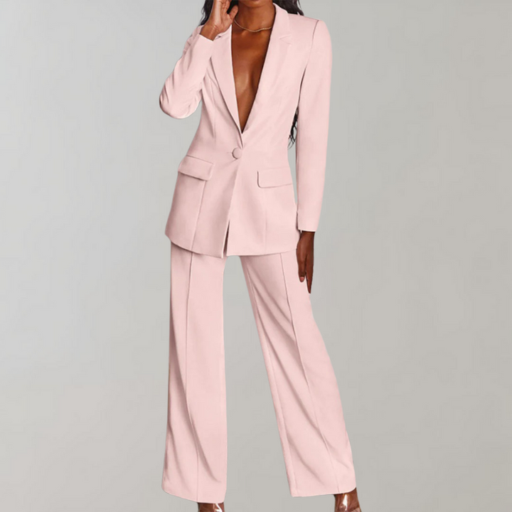 Eleganter Damen-Zweiteiler: Stilvoller Blazer & passende Hose für einen schicken Auftritt.