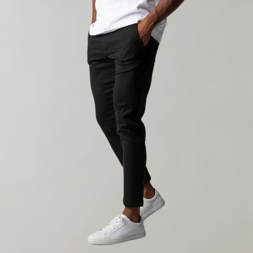Modische Herren Chinohose, ganzjährig tragbar, bequem und stilvoll für die moderne Herrenmode.