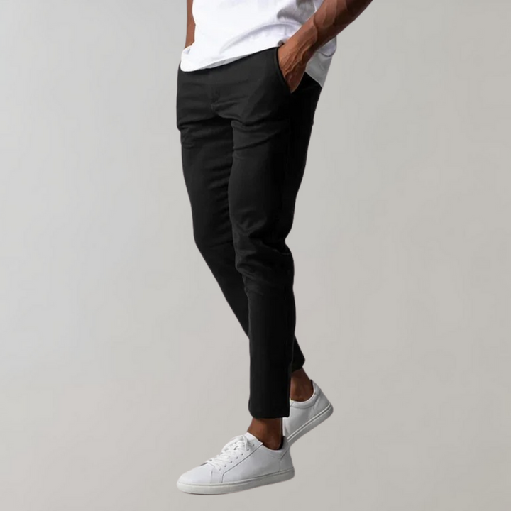 Modische Herren Chinohose, ganzjährig tragbar, bequem und stilvoll für die moderne Herrenmode.
