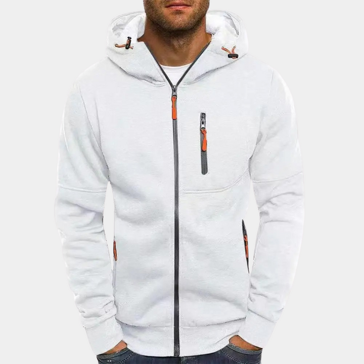 Aktiver Mann im bequemen Reißverschluss Hoodie, ideal für Outdoor-Aktivitäten & lässige Herrenmode.
