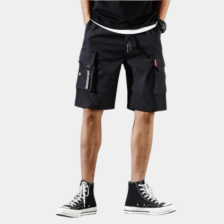 Trendige Herren Cargo-Shorts, kurz geschnitten, ein Must-have für entspannte Sommer-Looks.