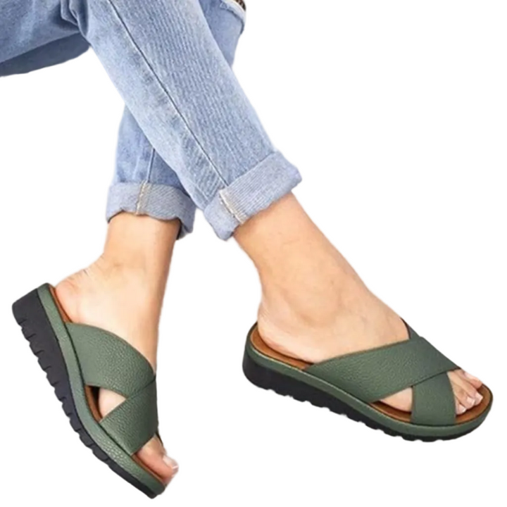 Moderne Nova Damensandalen, leicht und offen. Perfekte Alltagssandalen für Damen mit flacher, bequemer Sohle.