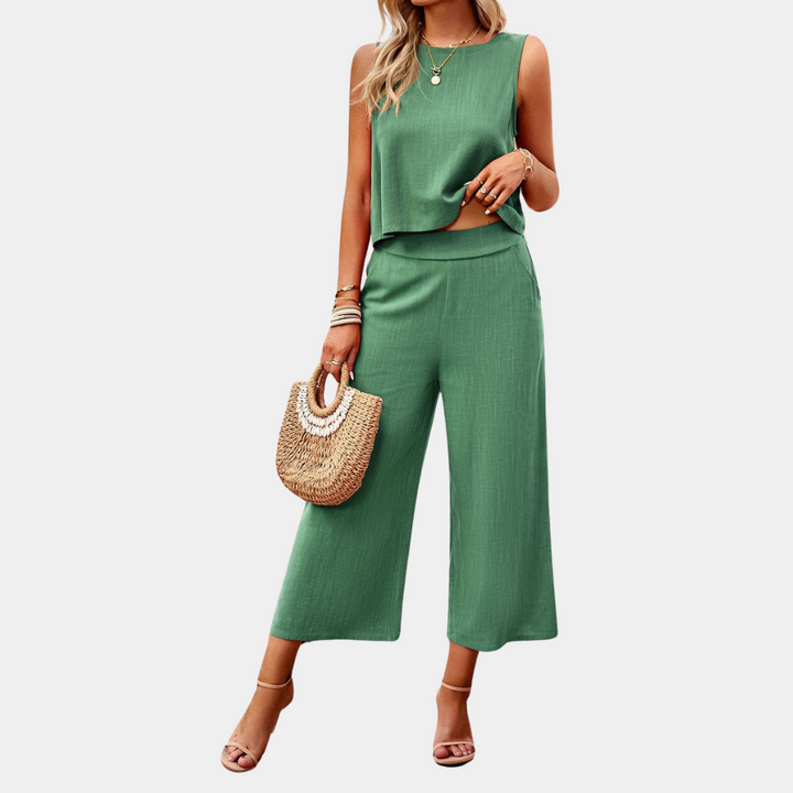 Stylischer Damen Zweiteiler für den Sommer: fließendes Top & bequeme weite Hose. Ideal für Urlaub & Freizeit.