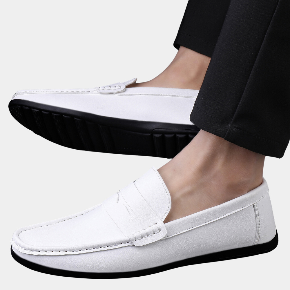 Elegante schwarze Herren Slipper: Komfortable Loafer für stilvollen Alltag & Freizeit.